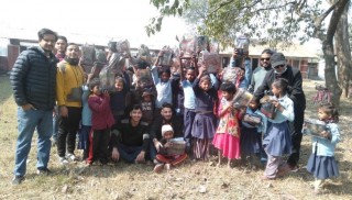मनकारी ब्यवसायी जसले जन्मदिनमा शैक्षिक सामाग्री वितरण गरे !