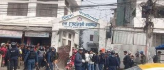 आरआरमा ओली र प्रचन्ड बिद्यार्थी समूहबीच भि'डन्त एक जनाको दात भाचियो ४ जना घाइते !
