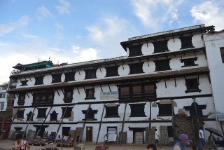 टेकोकै भरमा  विश्वविद्यालय भवन : भत्किदा सयौको ज्यान लिनसक्छ !