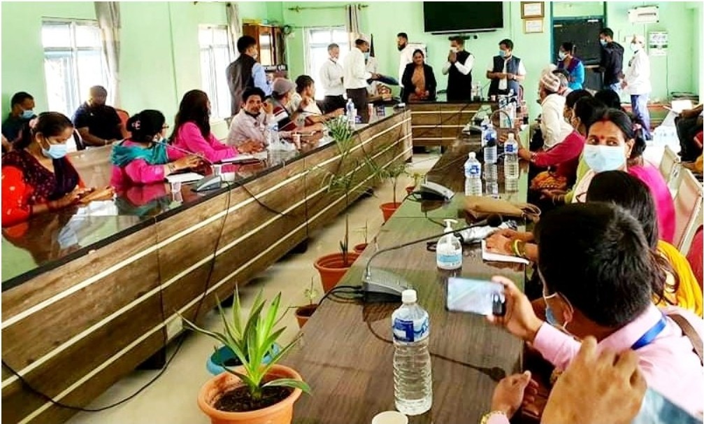 नगरभित्र रहेका ६४ विद्यालयलाई ल्यापटप वितरण