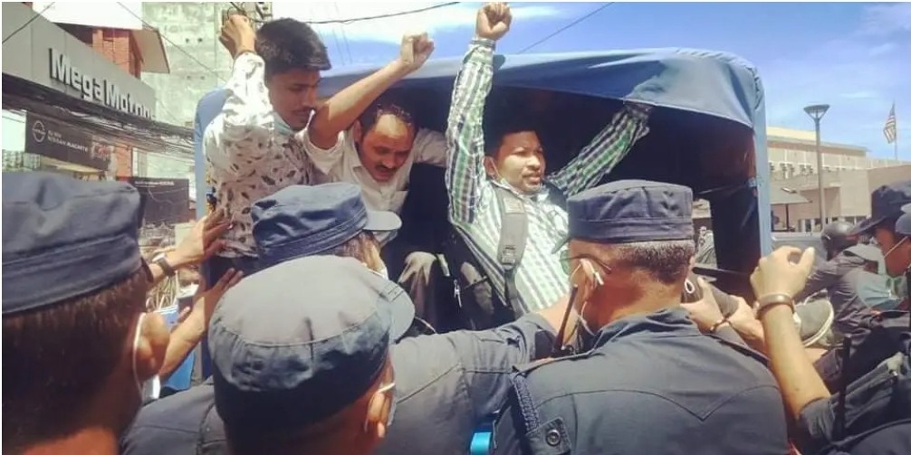 विद्यार्थी संगठन द्वारा एमसिसि विरुद्ध प्रदर्शन अध्यक्ष गजुरेलसहित आधा दर्जन गिरफ्तार