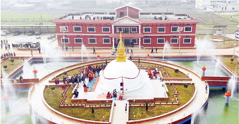 अनलाइनको शुल्क लिएको भन्दै लुम्बिनी बौद्ध बिश्वबिद्धालयमा तालाबन्दी।