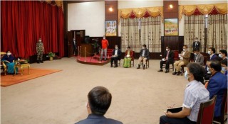 राष्ट्रपति भन्नुहुन्छ, नेपालको शिक्षा भगवान भरोसे ।