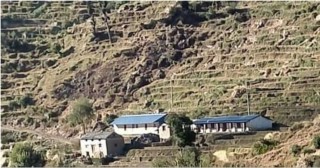 बिद्यालय शिक्षिकालाई शिक्षकले भगाउदा पठनपाठन ठप्प।