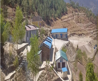 विद्यार्थीहरु यार्सा टिप्न गएपछि विद्यालय बन्द।