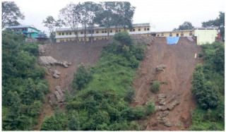 डेढ दशक लगाएर निर्माण गरिएको ग्याबियन वाल एकैचोटी भत्कियो, पहिरोको जोखिममा घोर्ले मावि