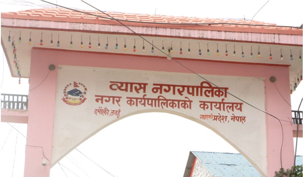 करार सेवामा शिक्षक पदपूर्ति गर्ने ।