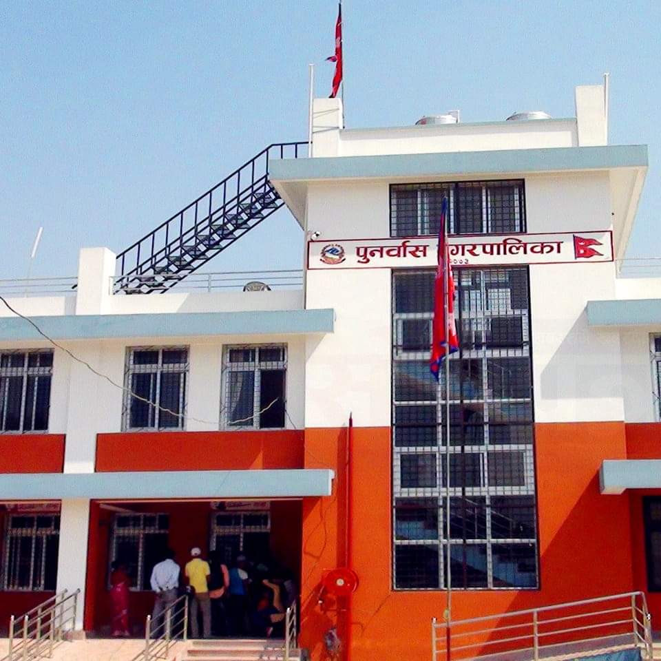 पुनर्वास नगरपालिकाद्वारा शिक्षकलाई ल्यापटप बितरण