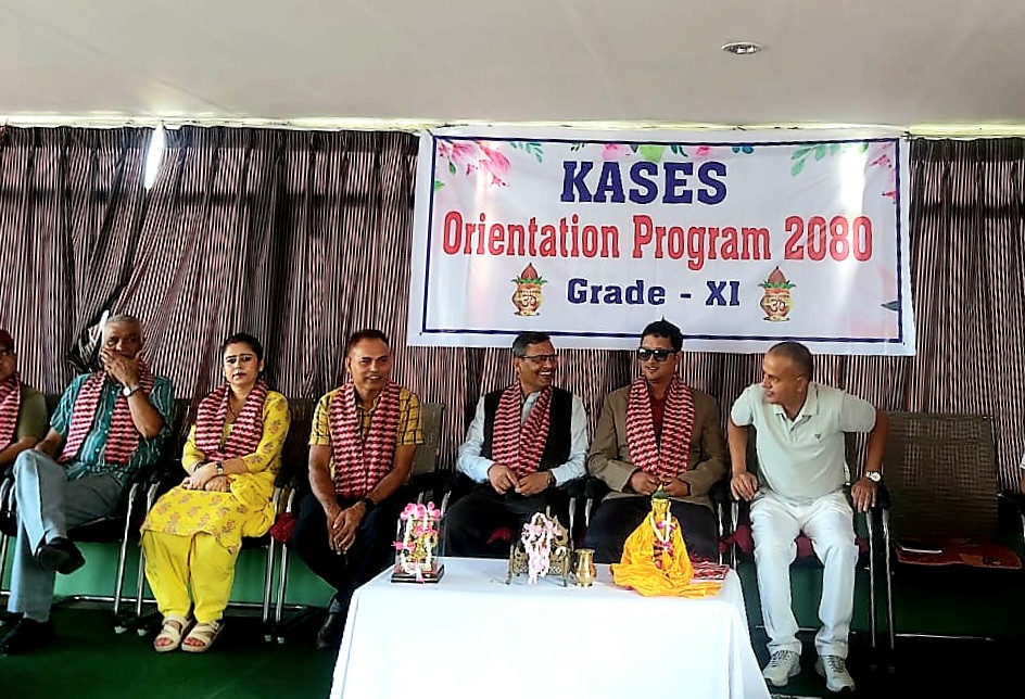 कुलेश्वर आवास मा.वी.ले गर्यो कक्षा ११ का विद्यार्थीलाई अभिमुखिकरण