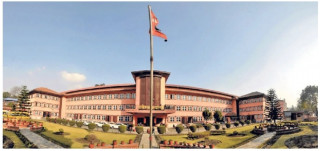 त्रिविबाट सम्बन्धनप्राप्त चारओटा कलेजलालाई विद्यार्थी भर्ना नगर्न सर्वोच्चको अन्तरिम आदेश ।