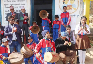 संस्कृति जोगाउन पञ्चेवाजा सिक्दै पैयुंटाका विद्यार्थी ।