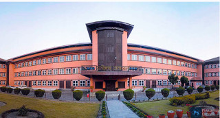 निजी विद्यालयको नाम परिवर्तन गर्न दिएको निर्देशन तत्काल कार्यान्वयन नगर्नू : सर्वोच्च अदालत