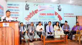 प्याब्सन काठमाडौले कविता प्रतियोगिता तथा स्रष्टा सम्मान गर्दै।