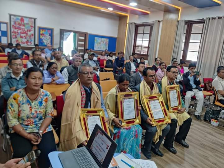 एसईईमा उत्कृष्ठ नतिजा प्राप्त गर्न सफल सामुदायिक विद्यालयलाई सम्मान