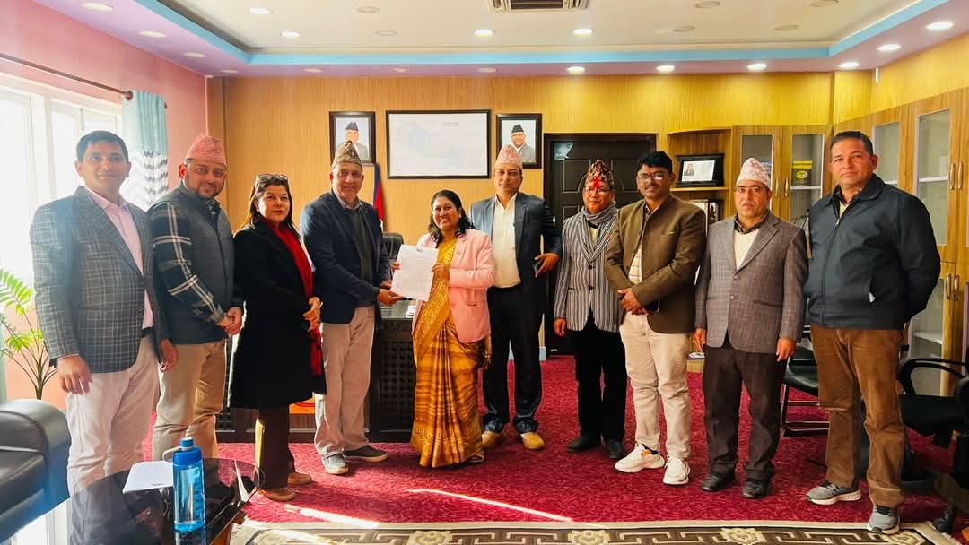 विद्यालय तहमा अनिवार्य स्वास्थ्य शिक्षा लागु गर्न मन्त्री भट्टराईलाई ज्ञापनपत्र