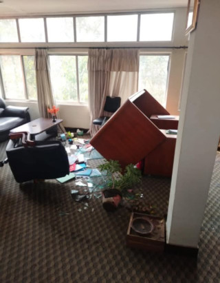 त्रिभुवन विश्वविद्यालय रेक्टर कार्यालयमा विद्यार्थीले गरे तोडफोड