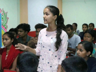 मेयरलाई विद्यार्थीको प्रश्न– हामी कहिलेसम्म अर्को पालिकाको विद्यालयमा पढ्न जाने ?