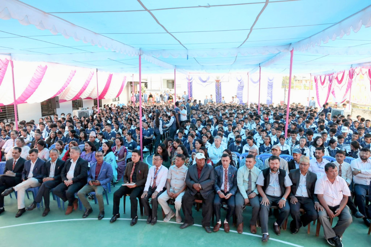 बर्नहार्टद्वारा कक्षा ११ का विद्यार्थीलाई अभिमुखीकरण