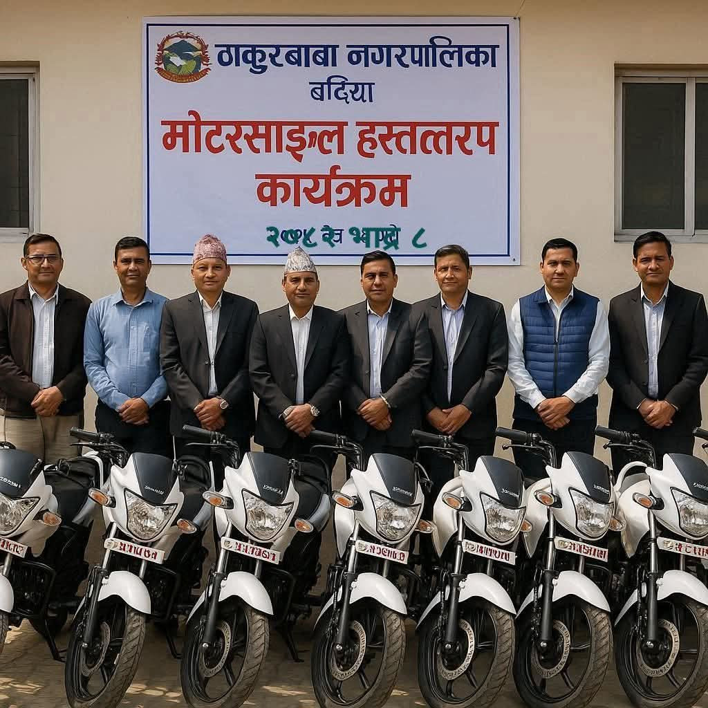 शैक्षिक गुणस्तर बढाउन प्रधानाध्यापकलाई मोटरसाइकल हस्तान्तरण