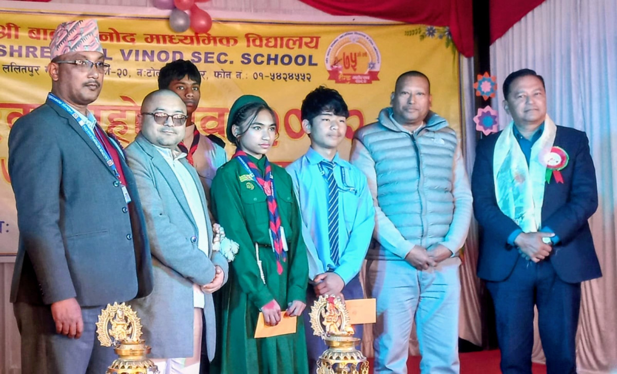 रोटरी क्लब अफ महाबौद्धद्वारा बाल बिनोद मा.वि.का विद्यार्थीलाई छात्रवृत्ति प्रदान