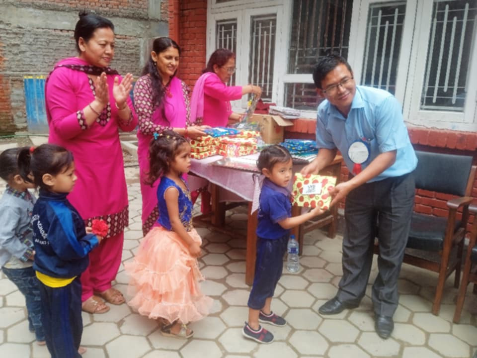 सन्तति आधारभूत विद्यालयमा नवआगन्तुक विद्यार्थीलाई स्वागत तथा छात्रवृत्ति वितरण