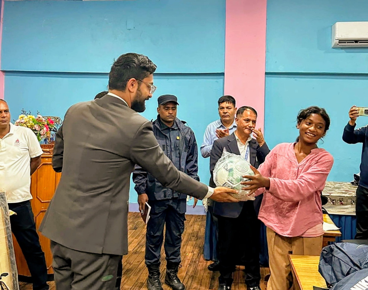 होल्डिङ सेन्टरका बालबालिकालाई शैक्षिक तथा खेलकुद सामग्री, शिक्षाको अधिकार सुनिश्चित गर्न सरकार प्रतिबद्ध : शिक्षामन्त्री पोखरेल