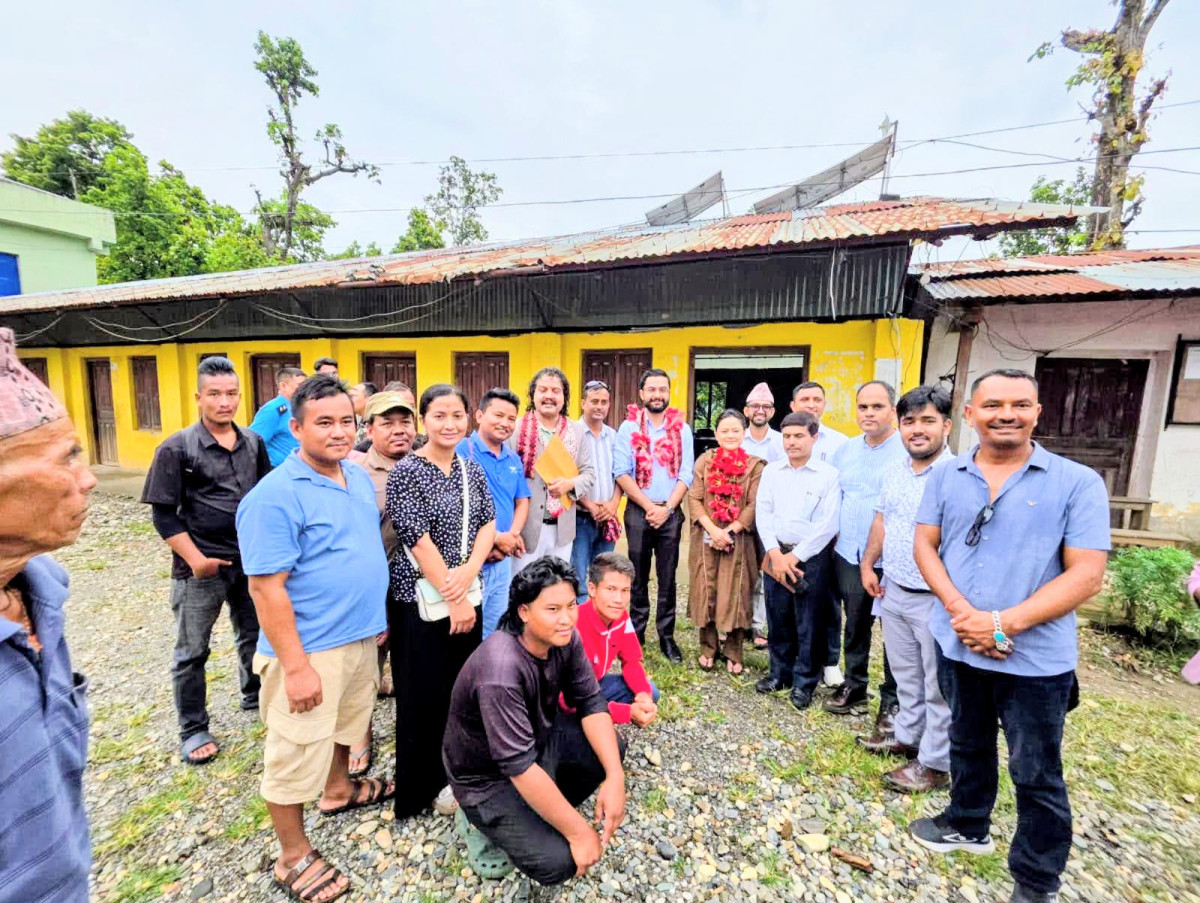 चेपाङ बस्तीको विद्यालय पुगेर शिक्षामन्त्रीको चासो, गुणस्तरीय शिक्षाका लागि सहयोगको प्रतिबद्धता