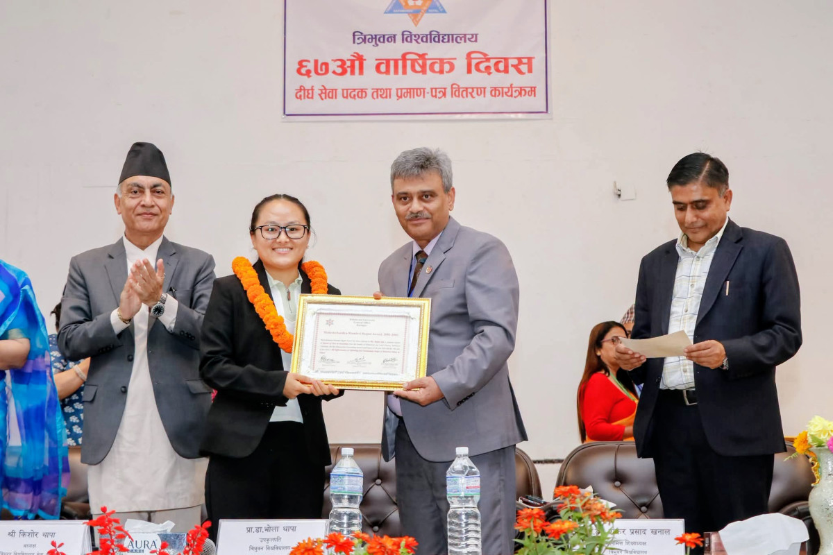 त्रिविका १८५ शिक्षक–कर्मचारी दीर्घसेवा पदकबाट विभूषित
