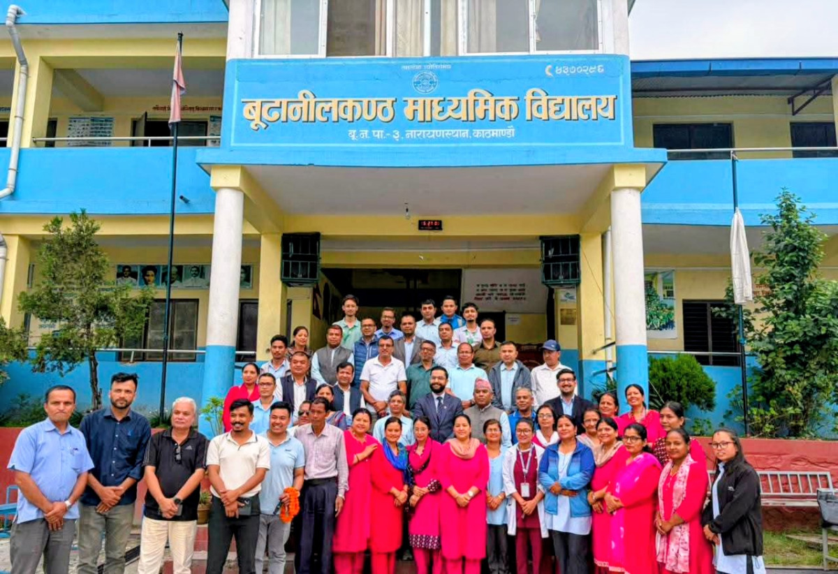 विद्यालयको वास्तविकता बुझ्न शिक्षामन्त्री पोखरेलद्वारा स्थलगत अवलोकन